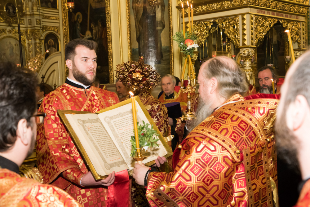 Митрополит Серафим и епископ Митрофан совершили всенощное бдение в Успенском соборе Пензы