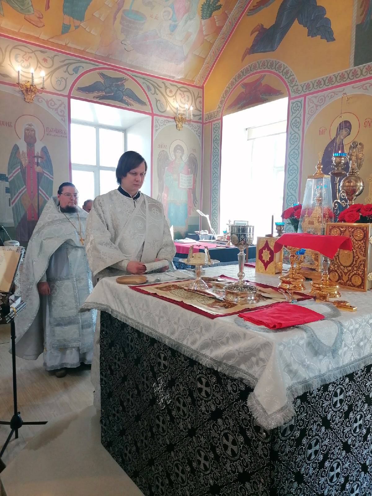В Великую Субботу протоиерей Александр Филиппов совершил Литургию святителя Василия Великого