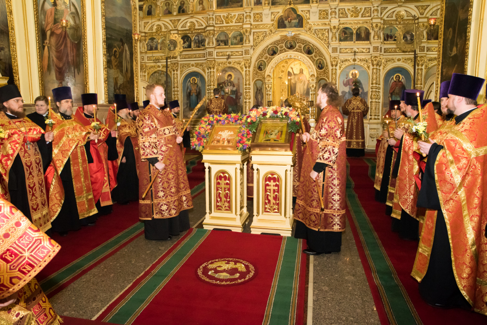 Митрополит Серафим и епископ Митрофан совершили всенощное бдение в Успенском соборе Пензы