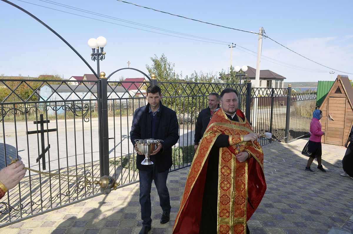 В строящемся храме в честь Святой Живоначальной Троицы в деревне Камайка был совершен водосвятный молебен