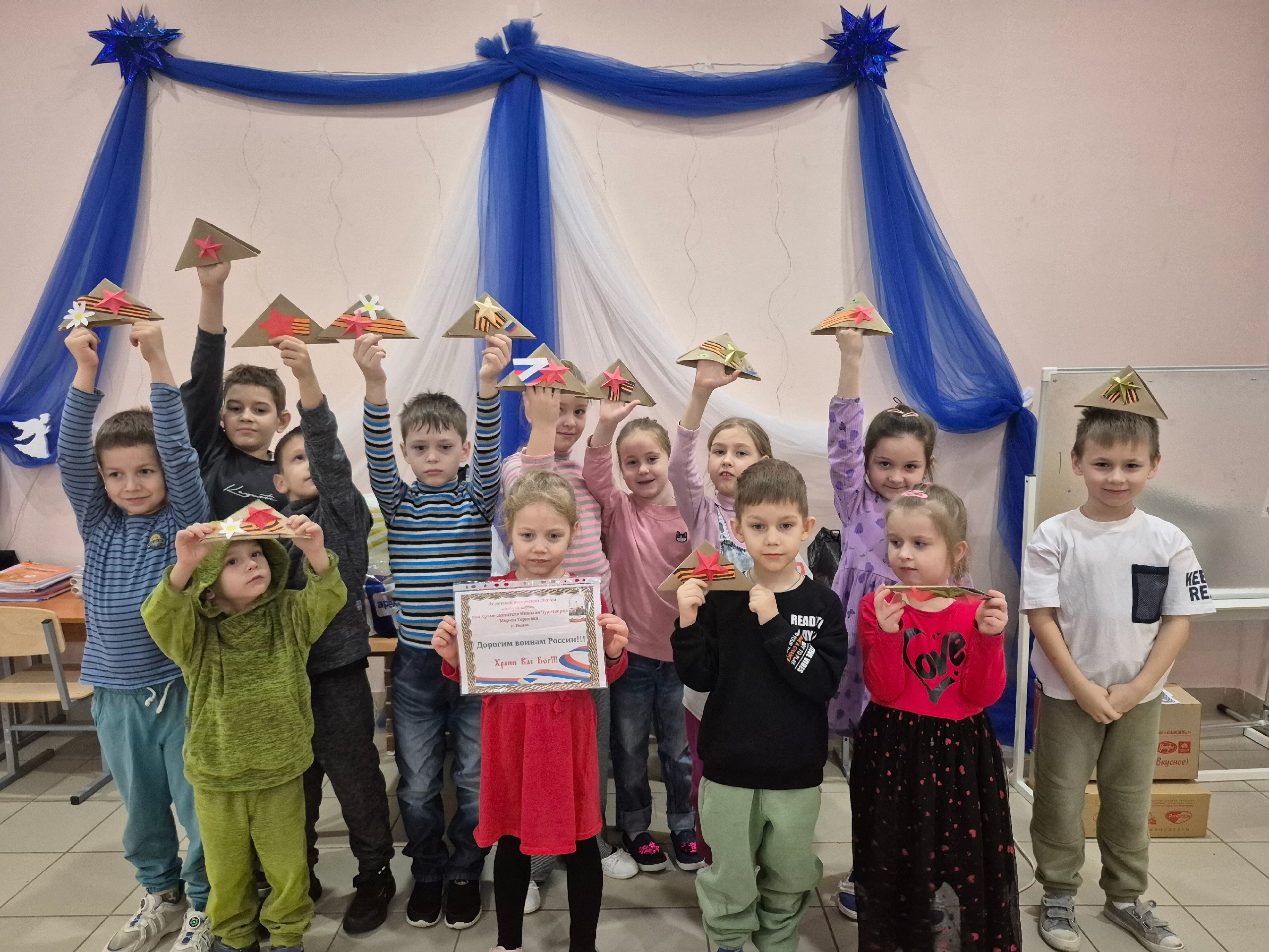 Дети из воскресной школы Никольского храма участвовали во Всероссийской акции"Письмо и посылка солдату"