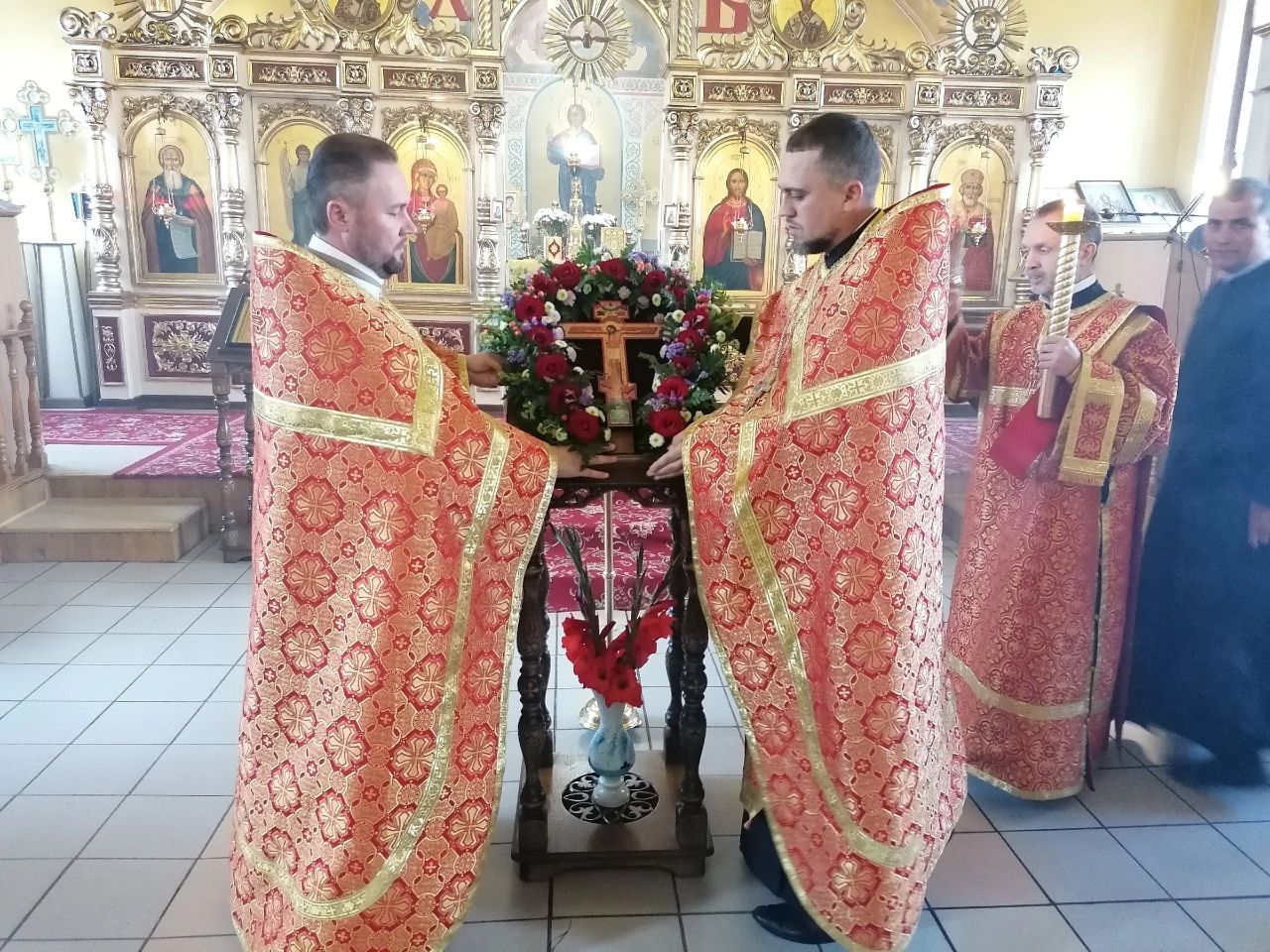 Вечернее богослужение в канун праздника Происхождение Честных Древ Животворящего Креста Господня