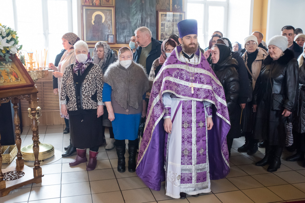  В Неделю Крестопоклонную митрополит Серафим совершил литургию в нашем храме