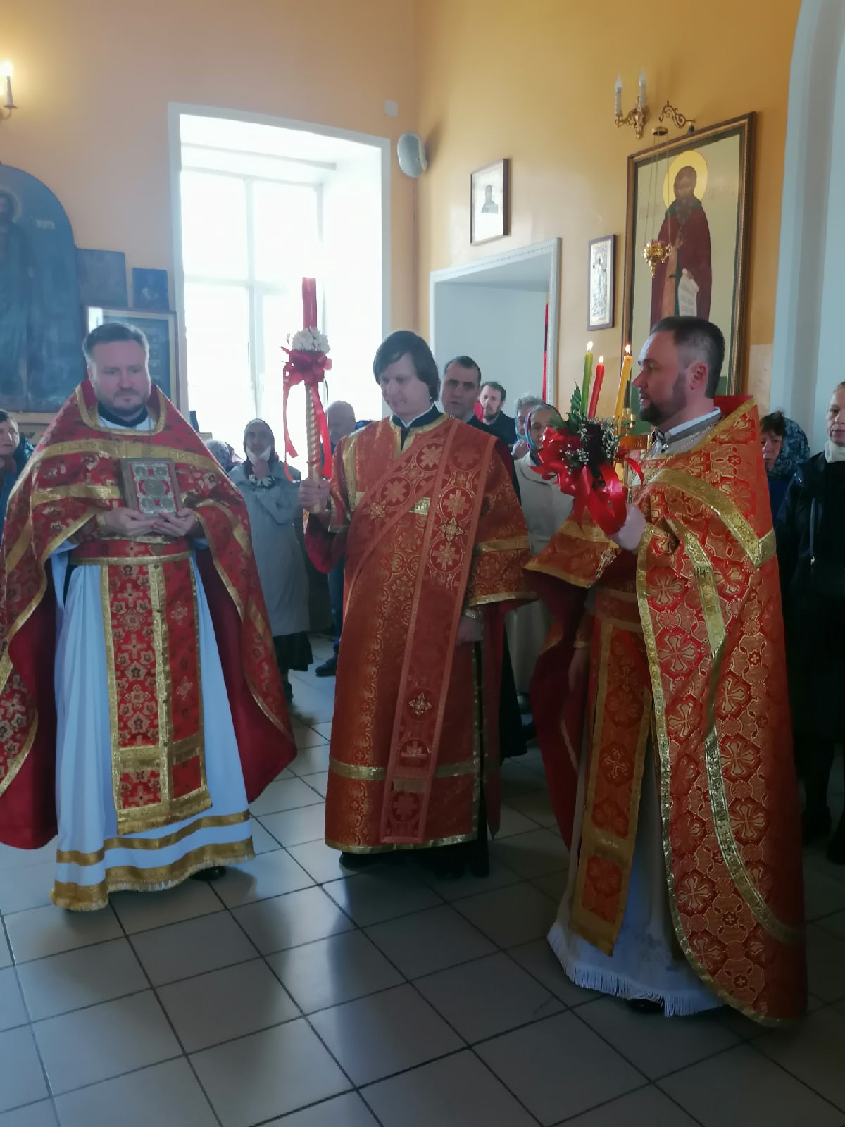  В четверг  Светлой седмицы протоиерей Александр Филиппов совершил Божественную литургию