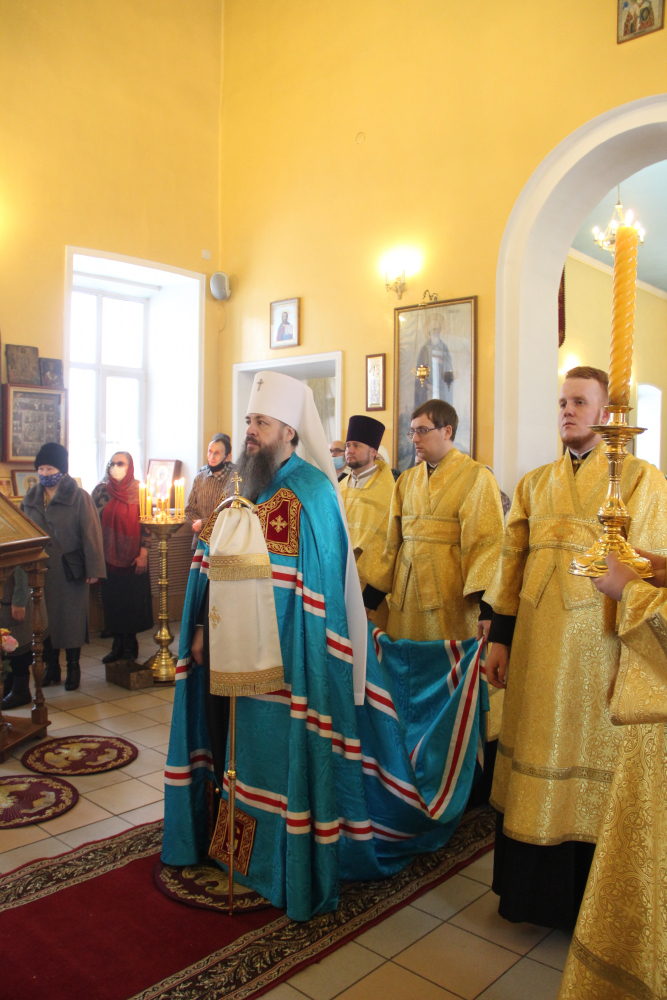 В Неделю по Рождестве Христовом митрополит Серафим совершил Литургию в нашем храме