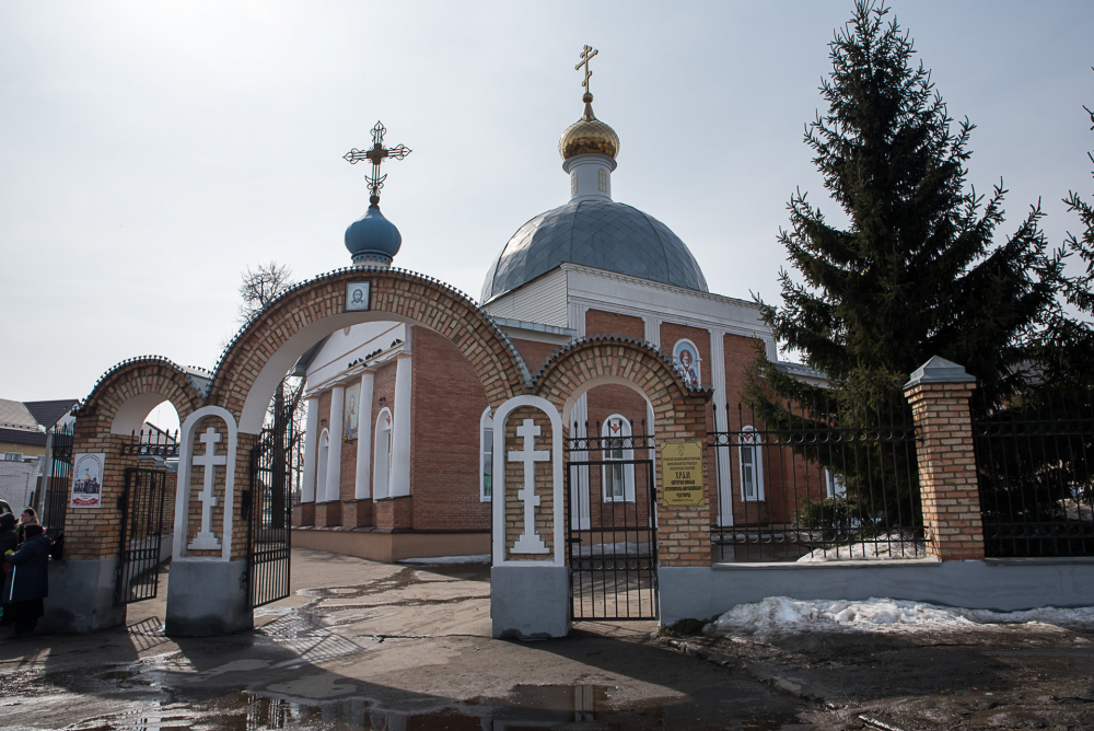 В Неделю Крестопоклонную митрополит Серафим совершил Литургию в нашем храме