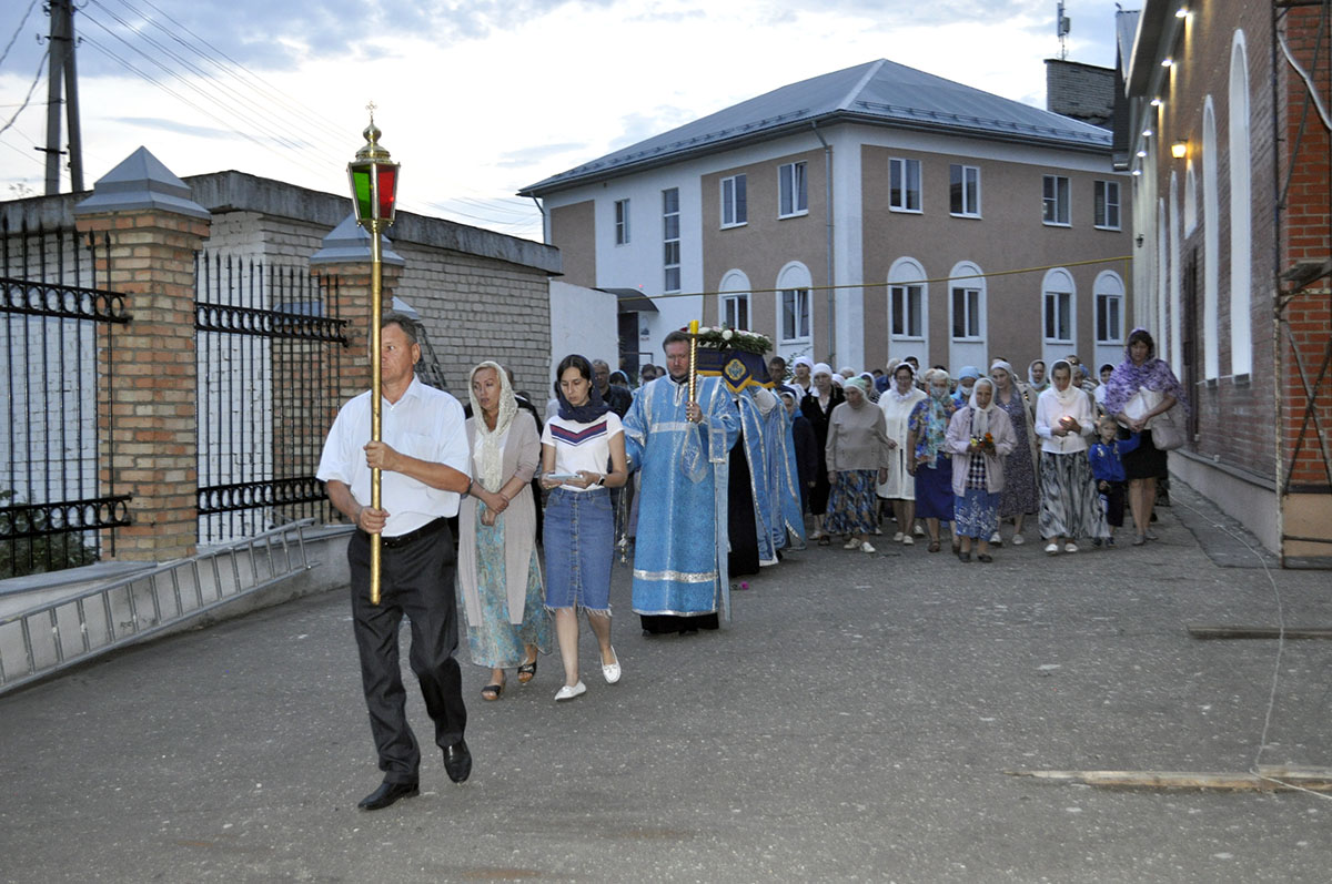 Всенощное бдение с чином Погребения Плащаницы Богородицы
