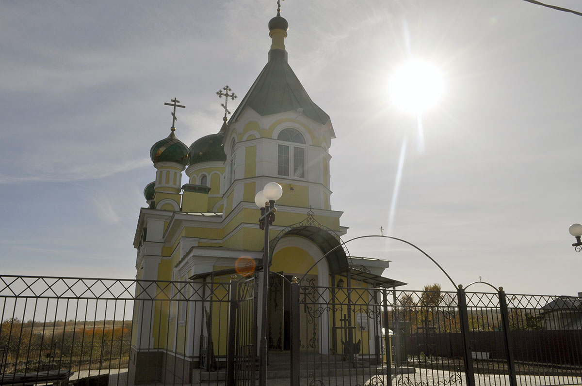 В строящемся храме в честь Святой Живоначальной Троицы в деревне Камайка был совершен водосвятный молебен