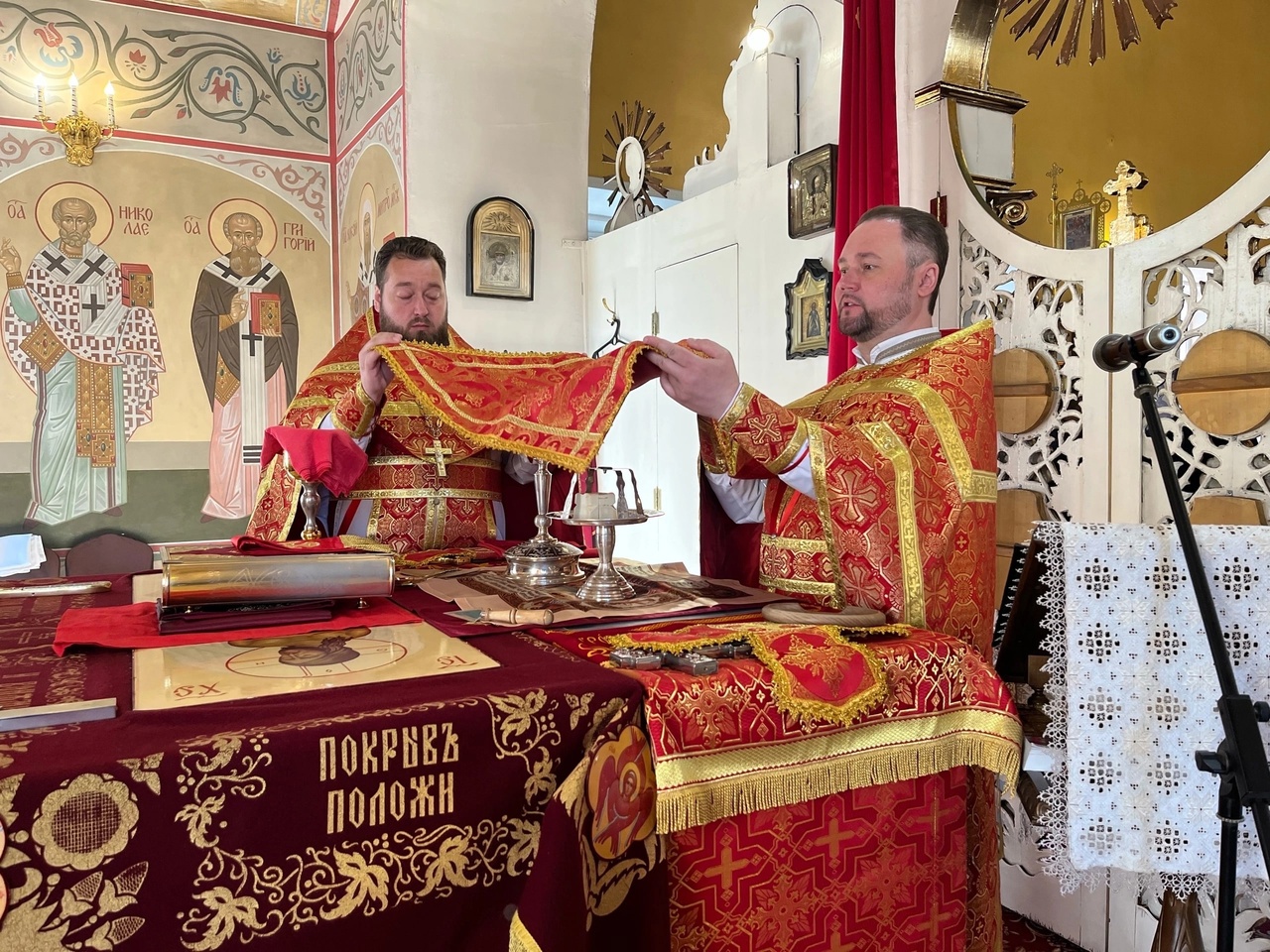 Богослужения в Неделю о расслабленном