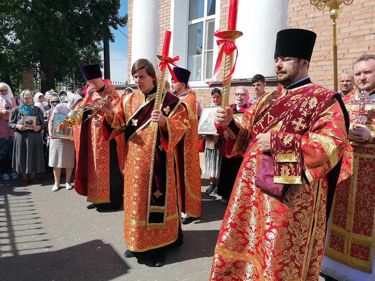Поздравление с Днём рождения настоятеля нашего храма