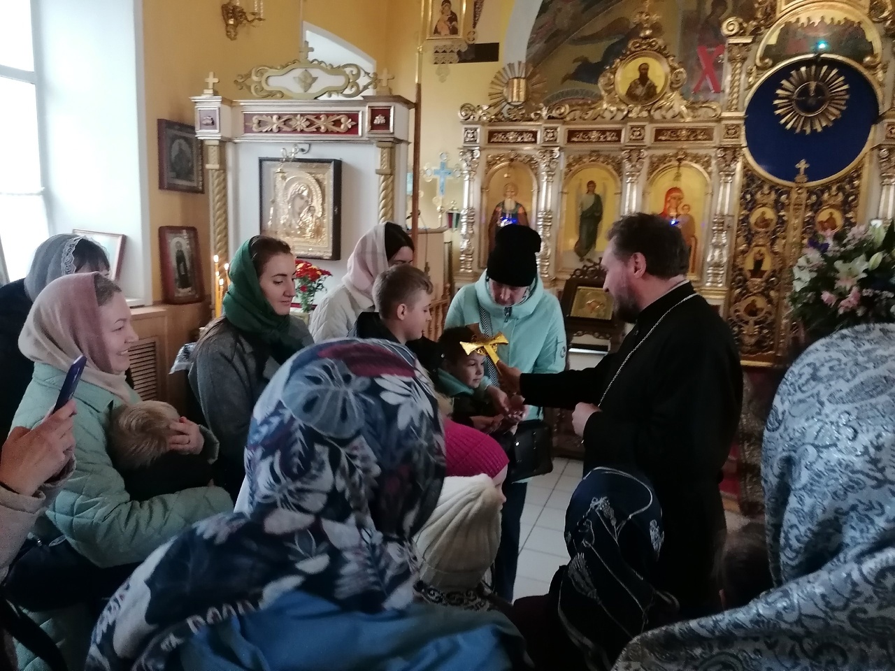 Иерей Сергий Карасёв встретился с учениками средней школы №1 города Спутник