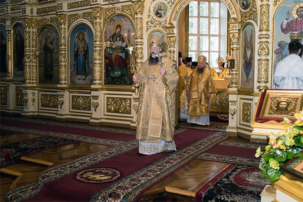 Митрополит Серафим рукоположил Олега Шугурова в сан диакона