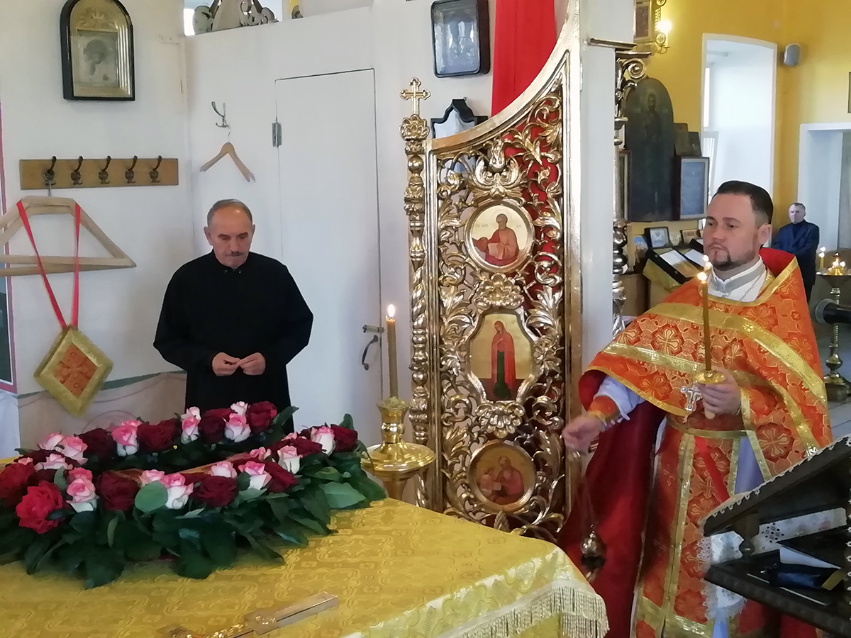 Всенощное бдение в канун празднования Происхождения (изнесения) Честных Древ Животворящего Креста Господня