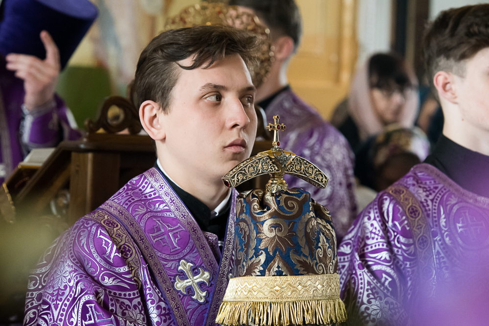В Неделю Крестопоклонную митрополит Серафим совершил литургию в нашем храме