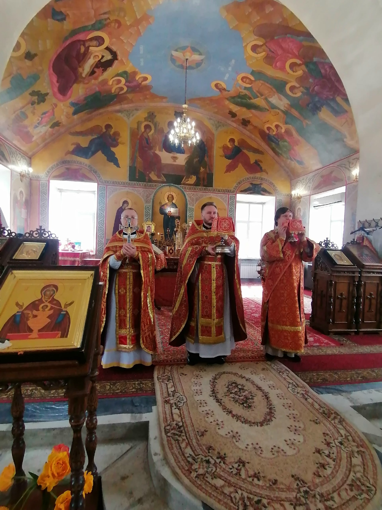 Богослужения в День Победы