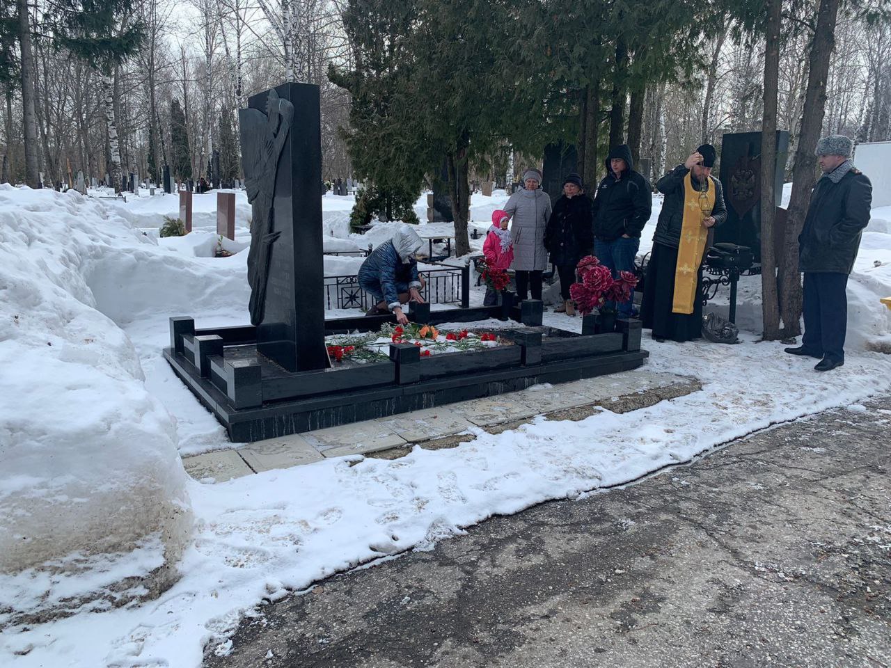 Протоиерей Антоний Шварёв совершил панихиду в день памяти Героя России Александра Сергеева