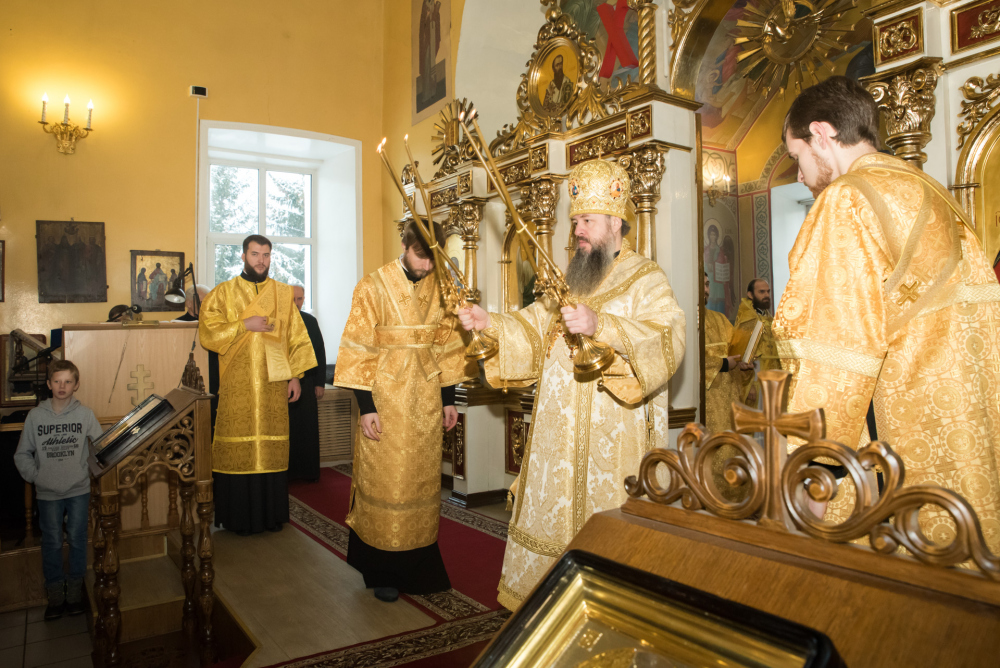 В день памяти святителя Николая Чудотворца митрополит Серафим совершил литургию в нашем храме