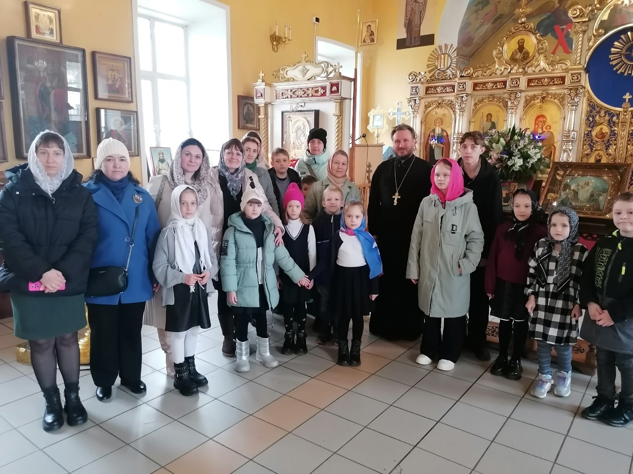 Иерей Сергий Карасёв встретился с учениками средней школы №1 города Спутник