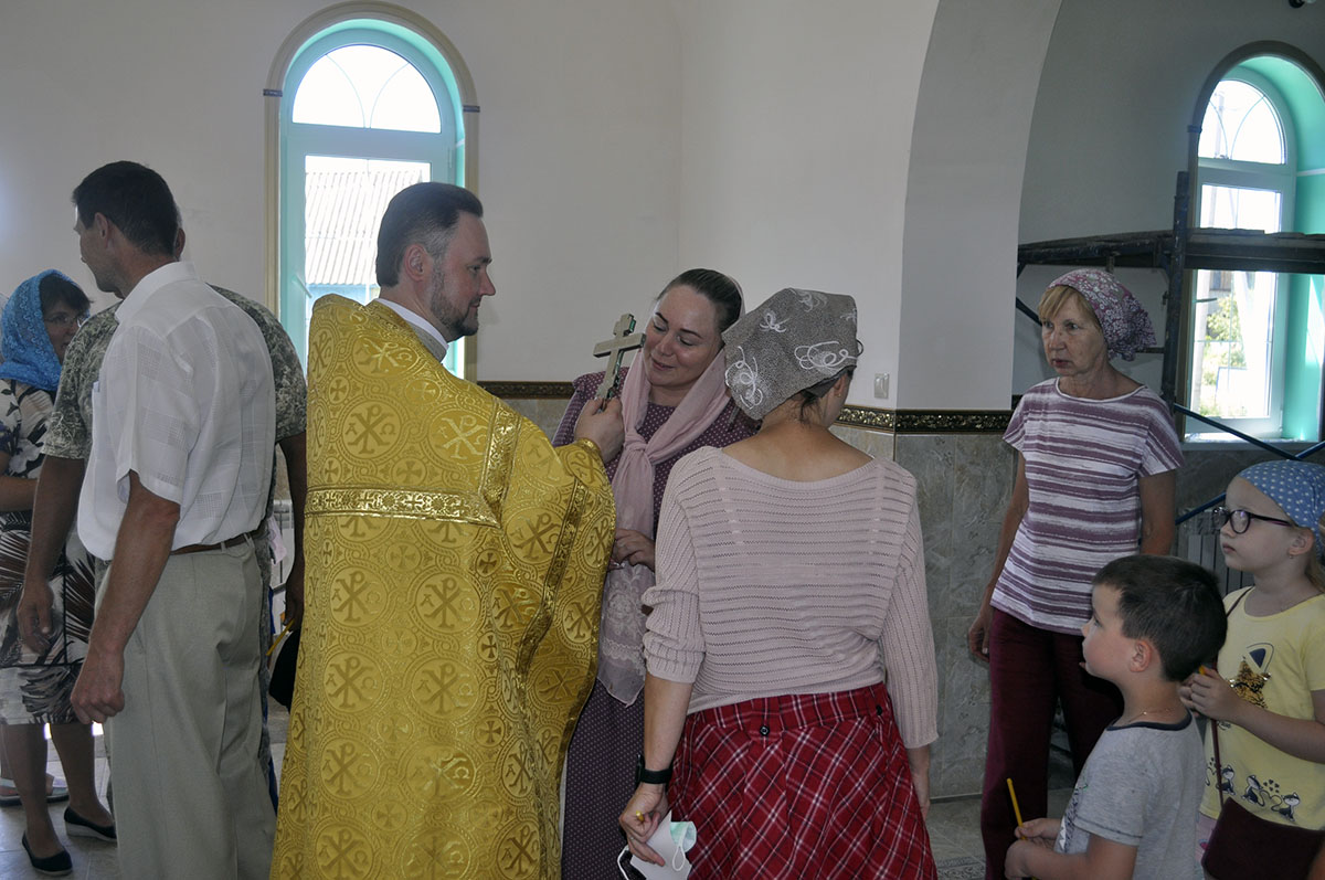 В строящемся храме в честь Святой Живоначальной Троицы в деревне Камайка был совершен водосвятный молебен