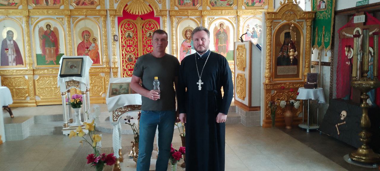 Иерей Сергий Карасёв с волонтёрами отправили крещенскую воду для бойцов СВО