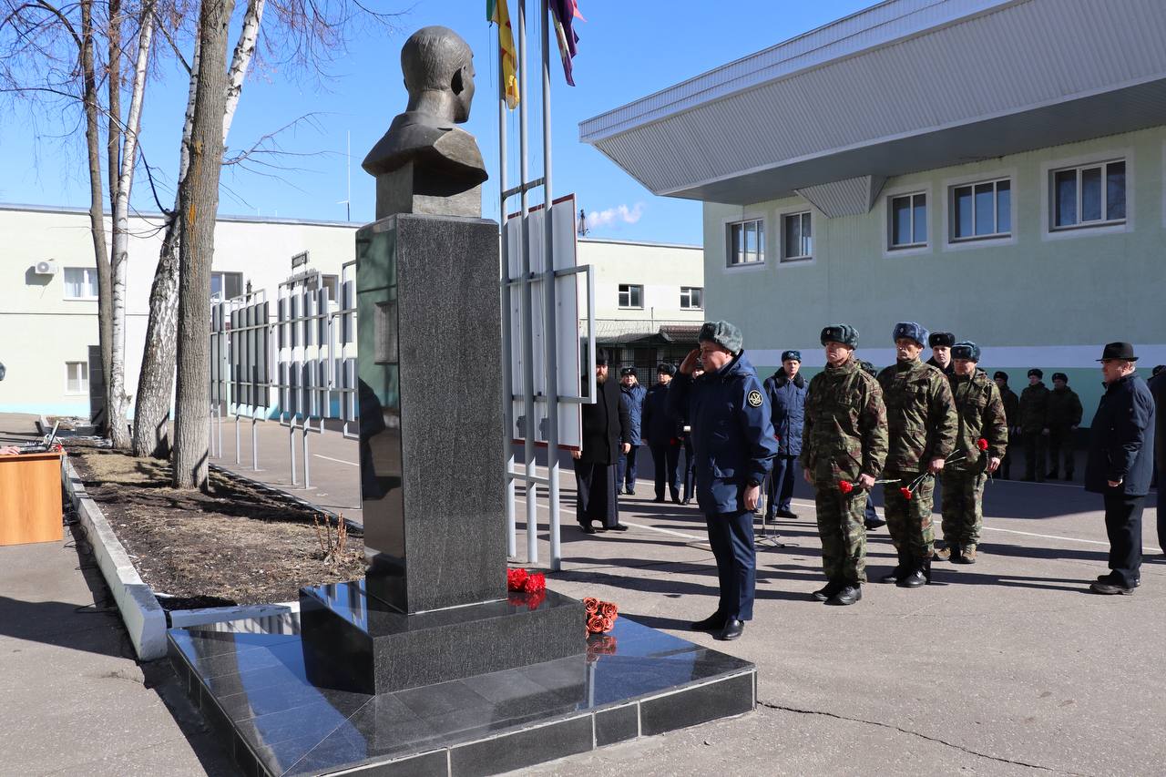 Протоиерей Антоний Шварёв совершил панихиду в день памяти Героя России Александра Сергеева