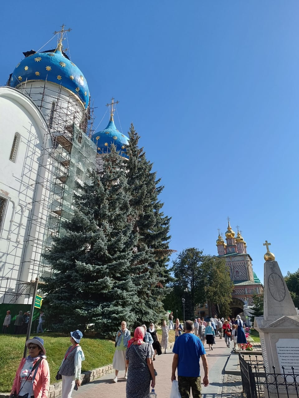Воспитанники воскресной школы и прихожане нашего храма посетили святые места Московской области