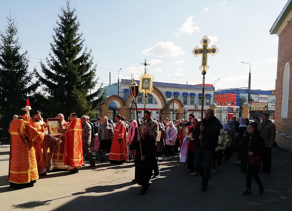 В среду Светлой седмицы протоиерей Александр Филиппов совершил Божественную литургию