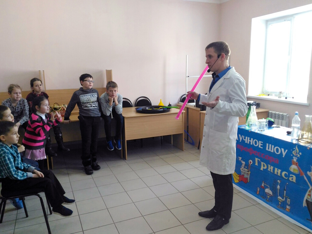 В воскресной школе состоялось научное шоу профессора Гринса