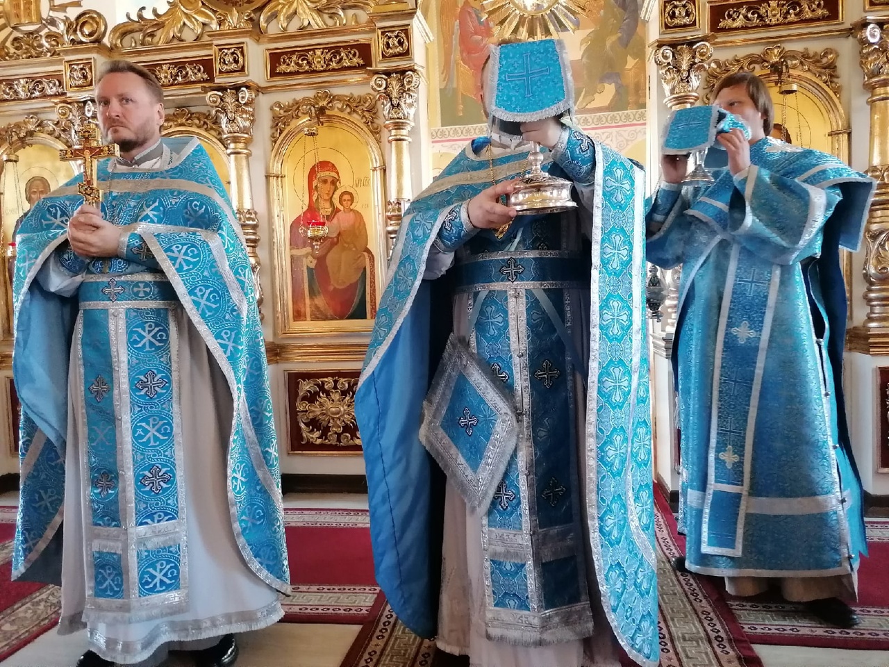 Протоиерей Александр Филиппов совершил литургию и молебен перед началом нового учебного года