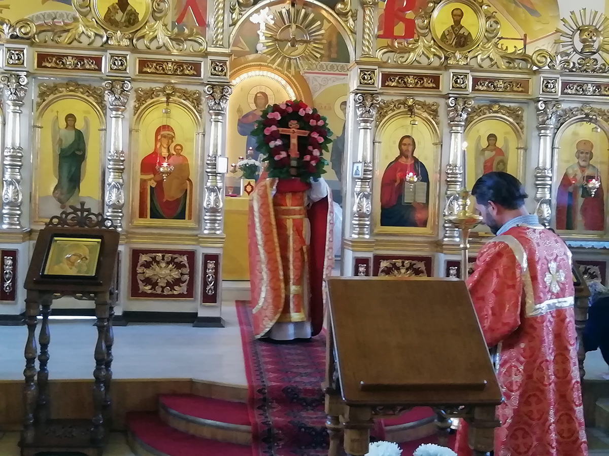 Всенощное бдение в канун празднования Происхождения (изнесения) Честных Древ Животворящего Креста Господня