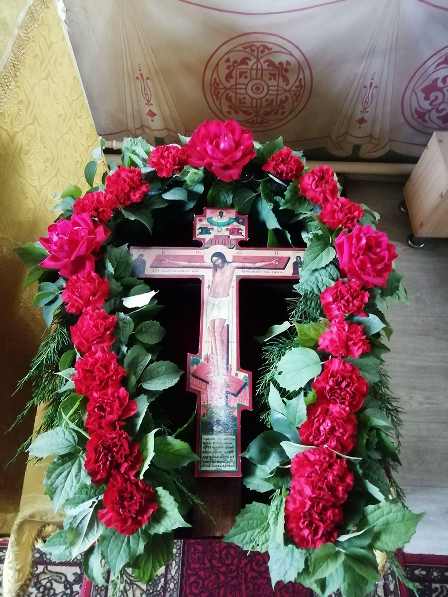 Всенощное бдение в канун празднования Происхождения (изнесения) Честных Древ Животворящего Креста Господня