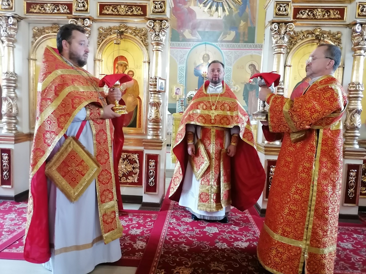 Празднование Происхождение Честных Древ Животворящего Креста Господня