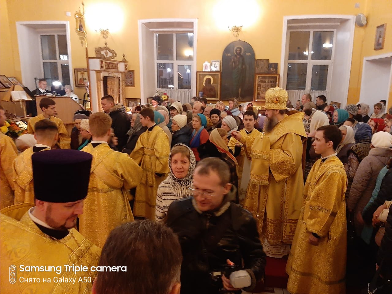 В канун престольного праздника митрополит Серафим возглавил всенощное бдение в нашем храме