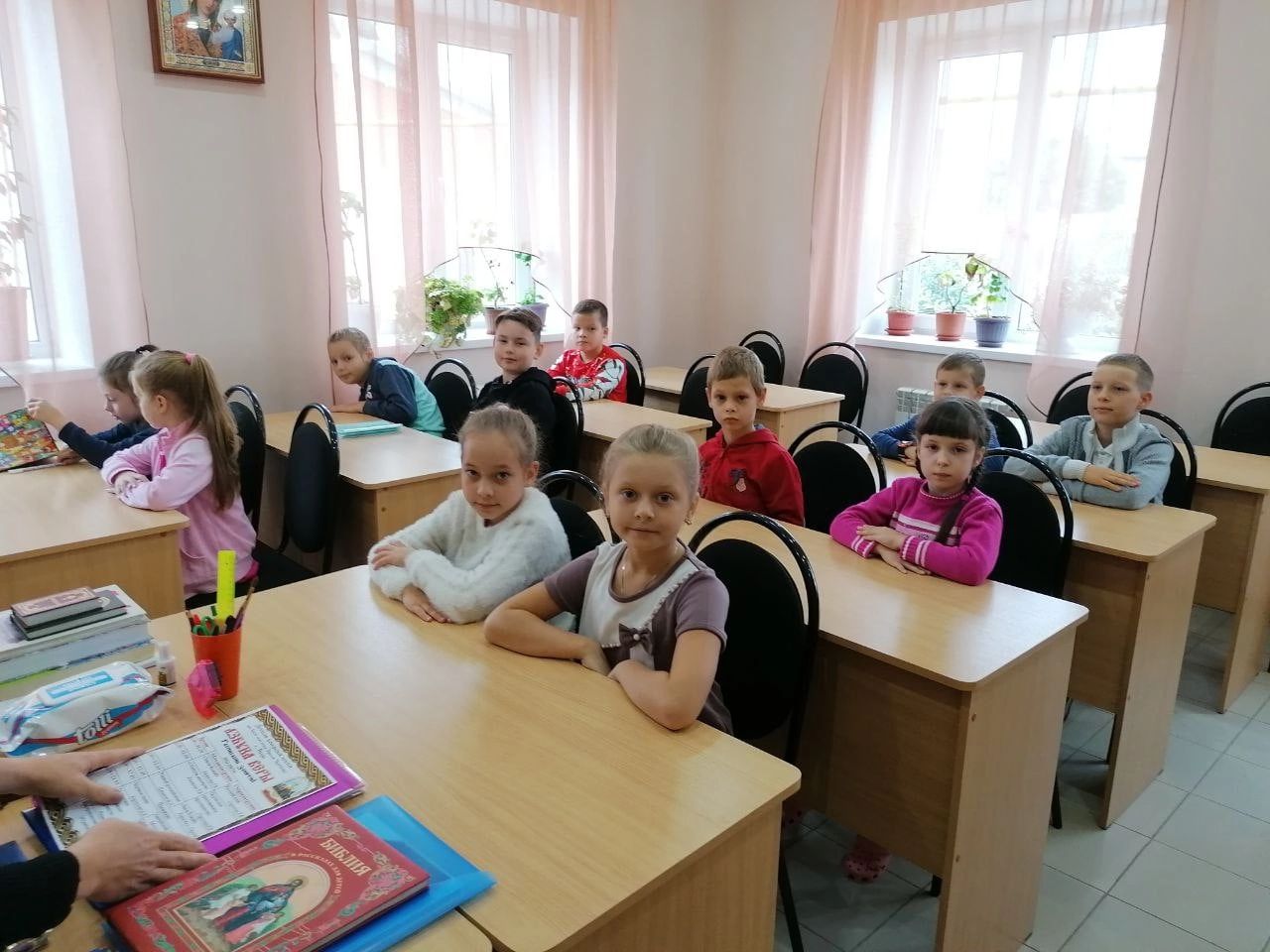 Начались учебные занятия в воскресной школе с детьми 