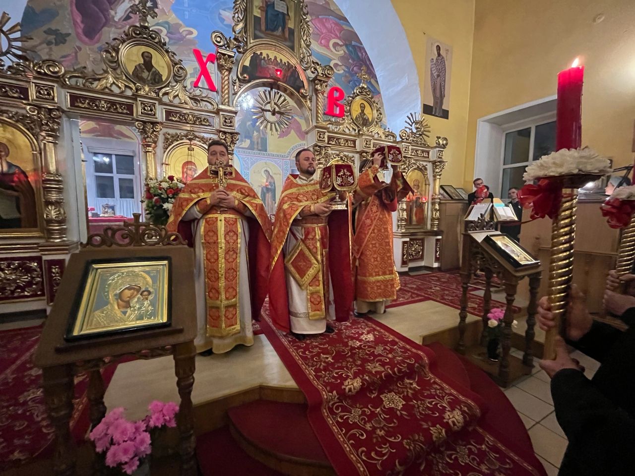 В праздник Светлого Христова Воскресения протоиерей Александр Филиппов совершил торжественное богослужение в нашем храме