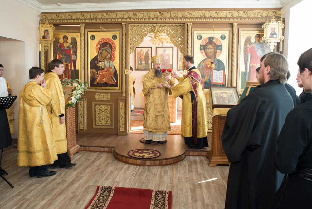 В день престольного праздника в Пензенской духовной семинарии митрополит Серафим наградил протоиерея Александра Филиппова Архиерейской благословенной грамотой
