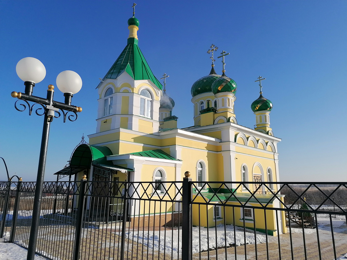 В строящемся храме в честь Святой Живоначальной Троицы в деревне Камайка был совершен водосвятный молебен