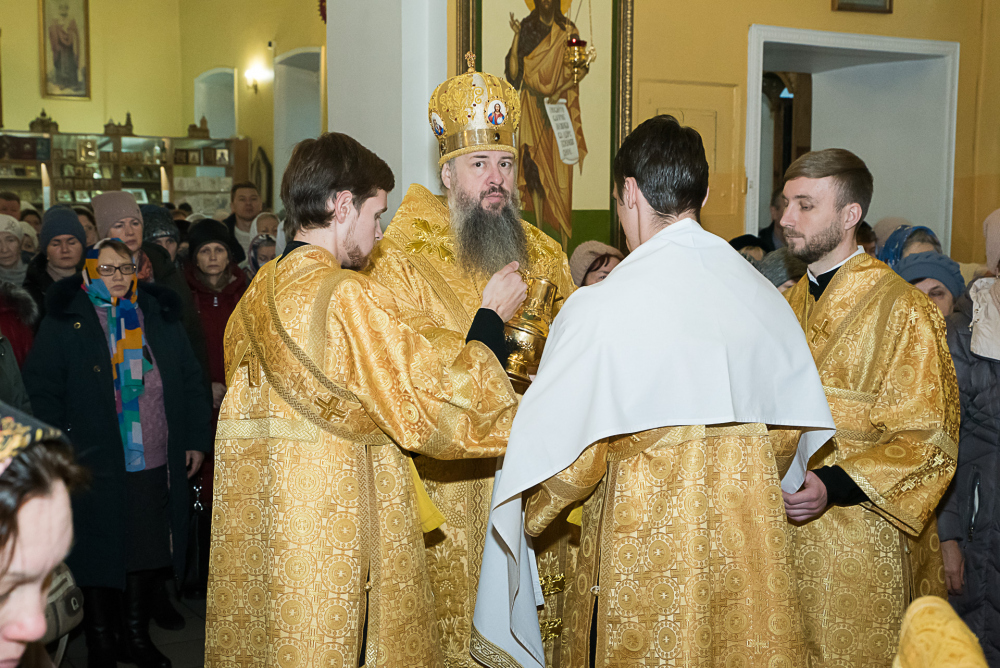 В престольный праздник митрополит Серафим совершил литургию в нашем храме