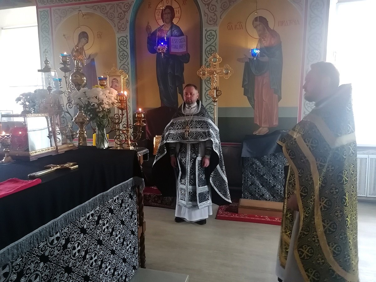 Протоиерей Александр Филиппов совершил Божественную Литургию Преждеосвященных Даров