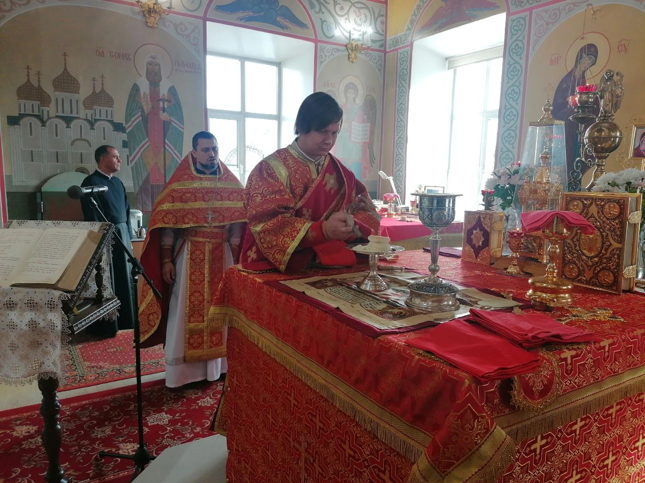 Празднование Воздвижения Животворящего Креста Господня 