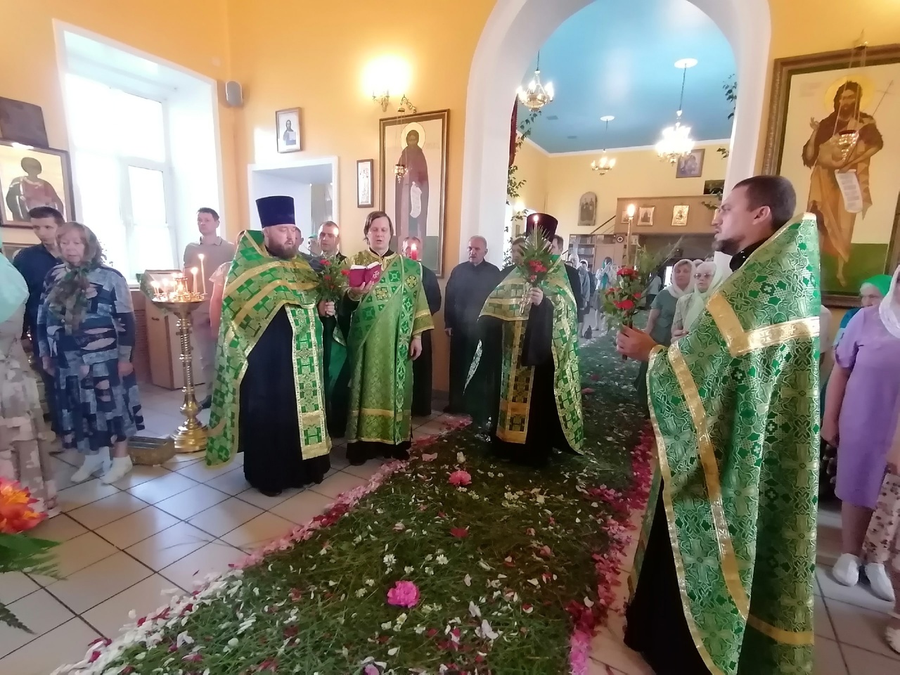 Всенощное бдение в канун праздника Троицы