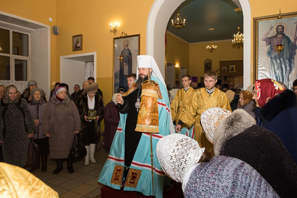 В канун престольного праздника митрополит Серафим возглавил всенощное бдение в нашем храме