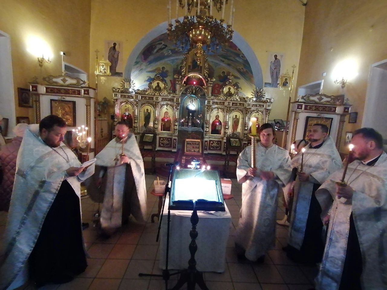 Вечернее богослужение в канун Димитриевской родительской субботы