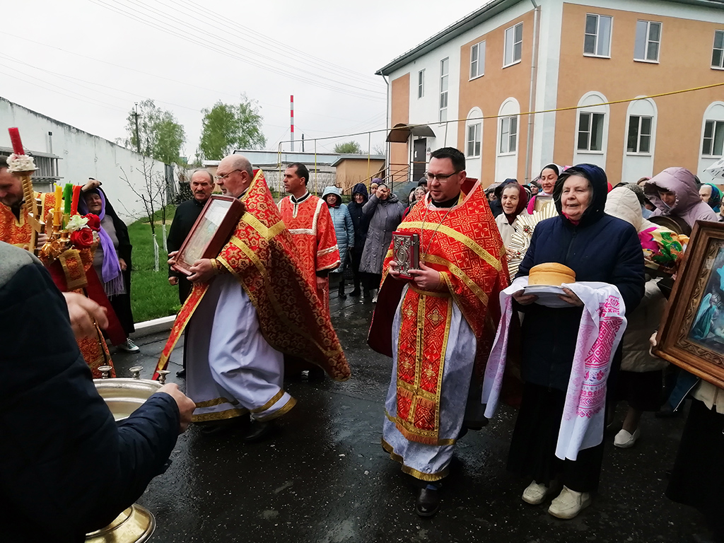 В четверг Светлой седмицы в нашем храме совершалась Божественная литургия