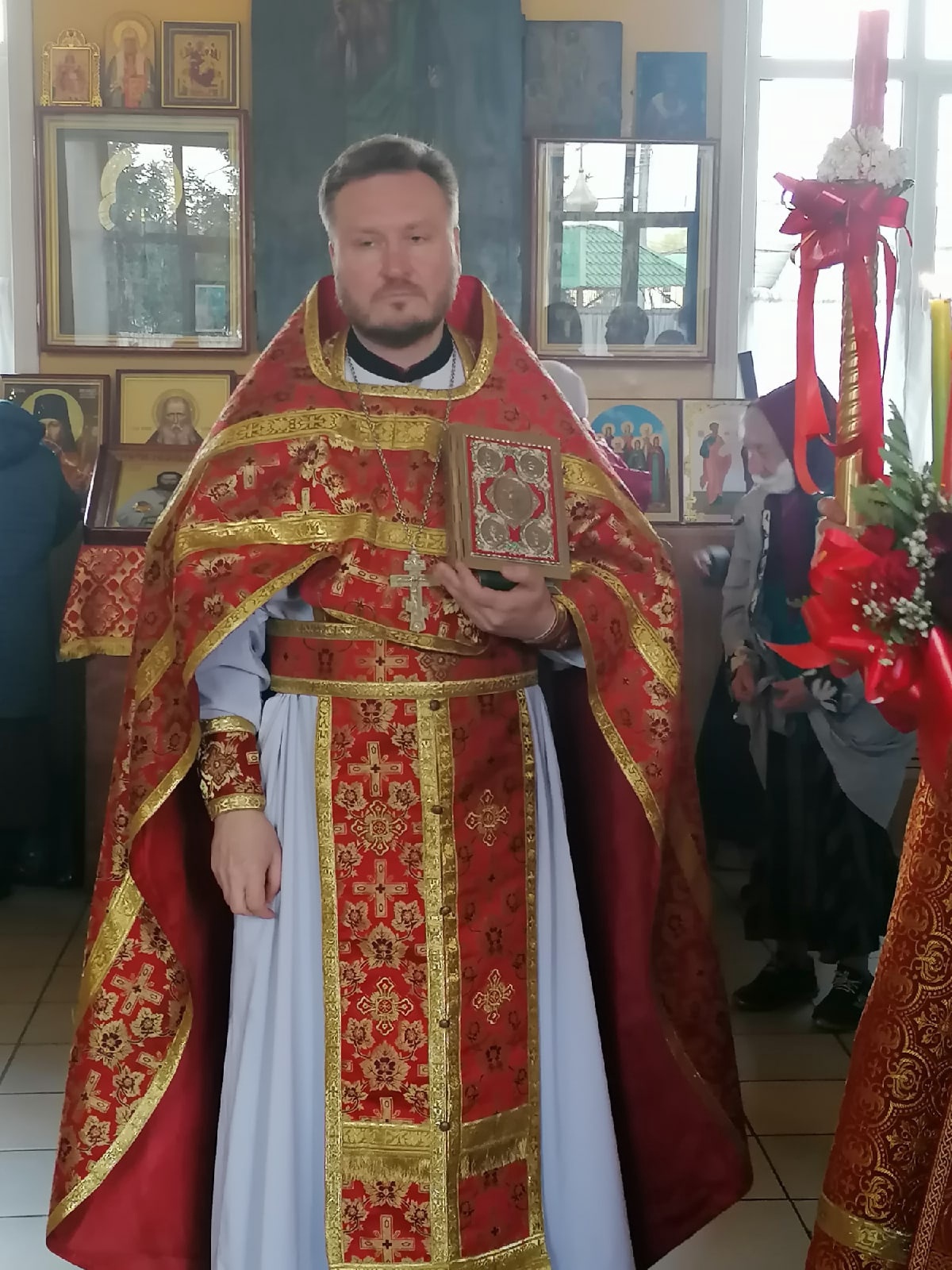  В четверг  Светлой седмицы протоиерей Александр Филиппов совершил Божественную литургию