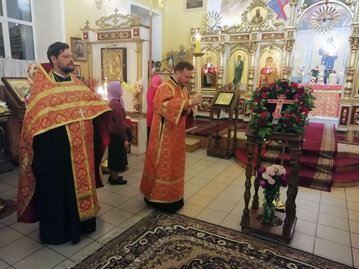Всенощное бдение в канун празднования Воздвижения Животворящего Креста Господня