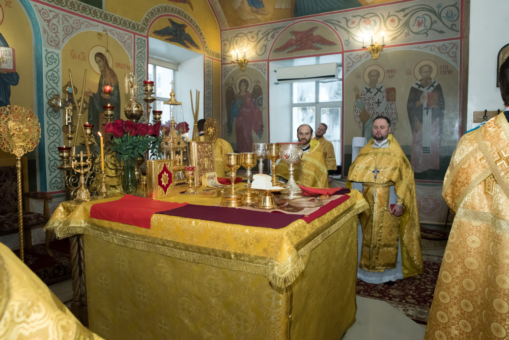 В престольный праздник митрополит Серафим совершил литургию в нашем храме  