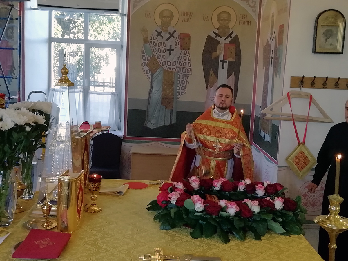 Всенощное бдение в канун празднования Происхождения (изнесения) Честных Древ Животворящего Креста Господня