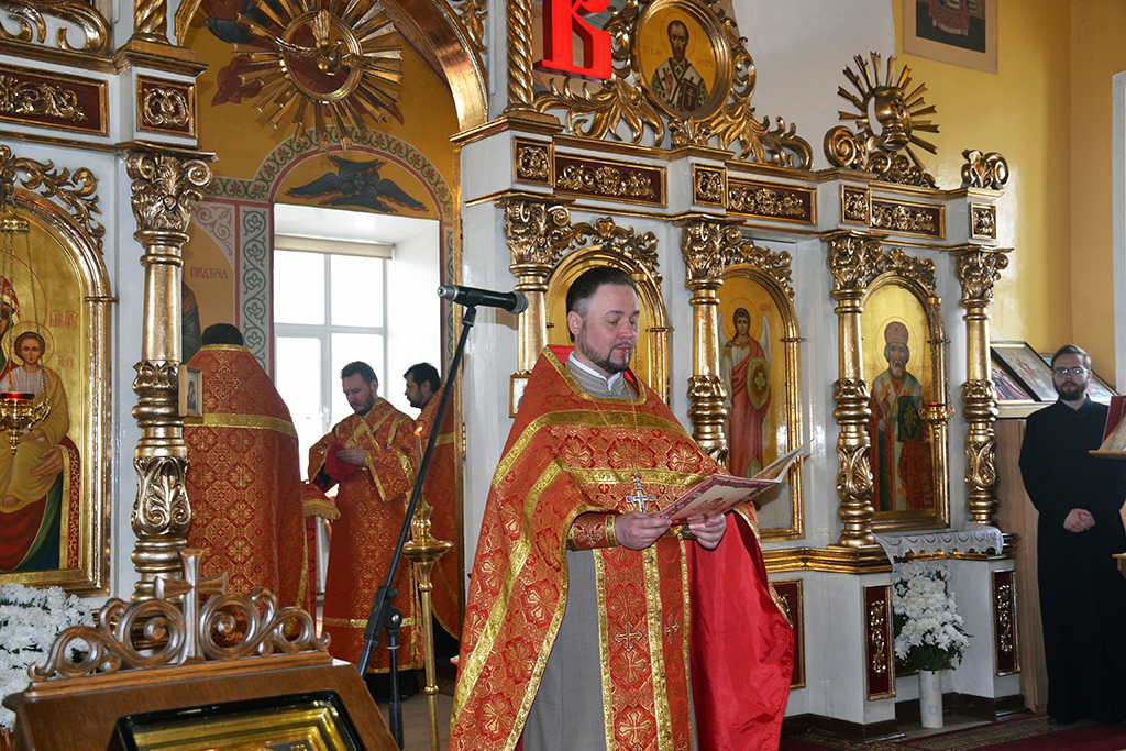 Протоиерей Антоний Шварёв совершил утреннюю Пасхальную Литургию