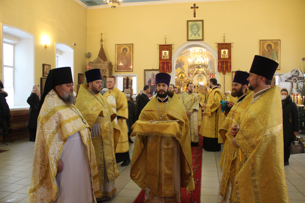 В Неделю по Рождестве Христовом митрополит Серафим совершил Литургию в нашем храме